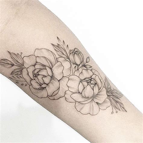 floral butt tattoo|As tatuagens florais mais incríveis de todas!